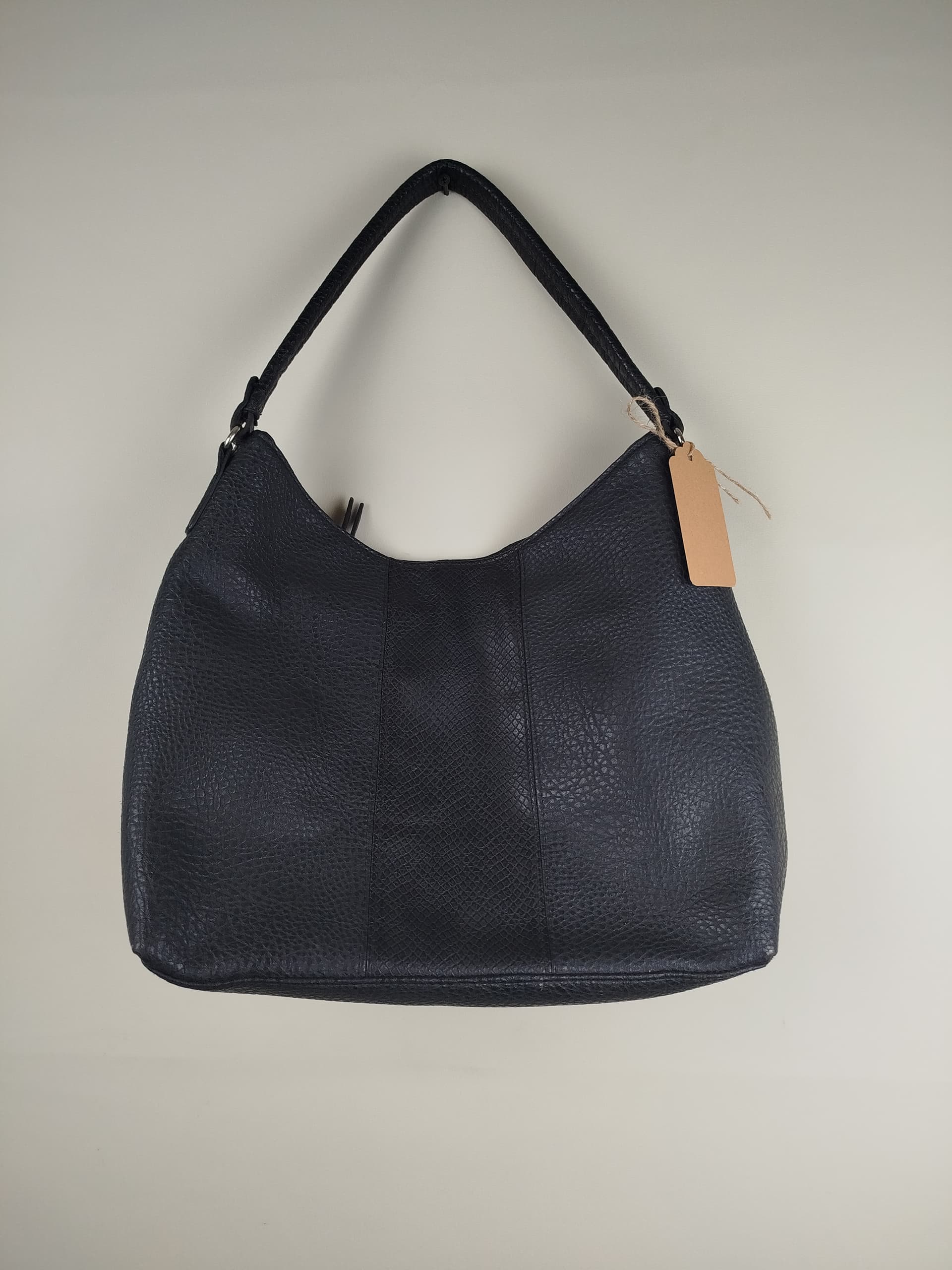 CARTERA TOTE MATERIAL POLIURETANO