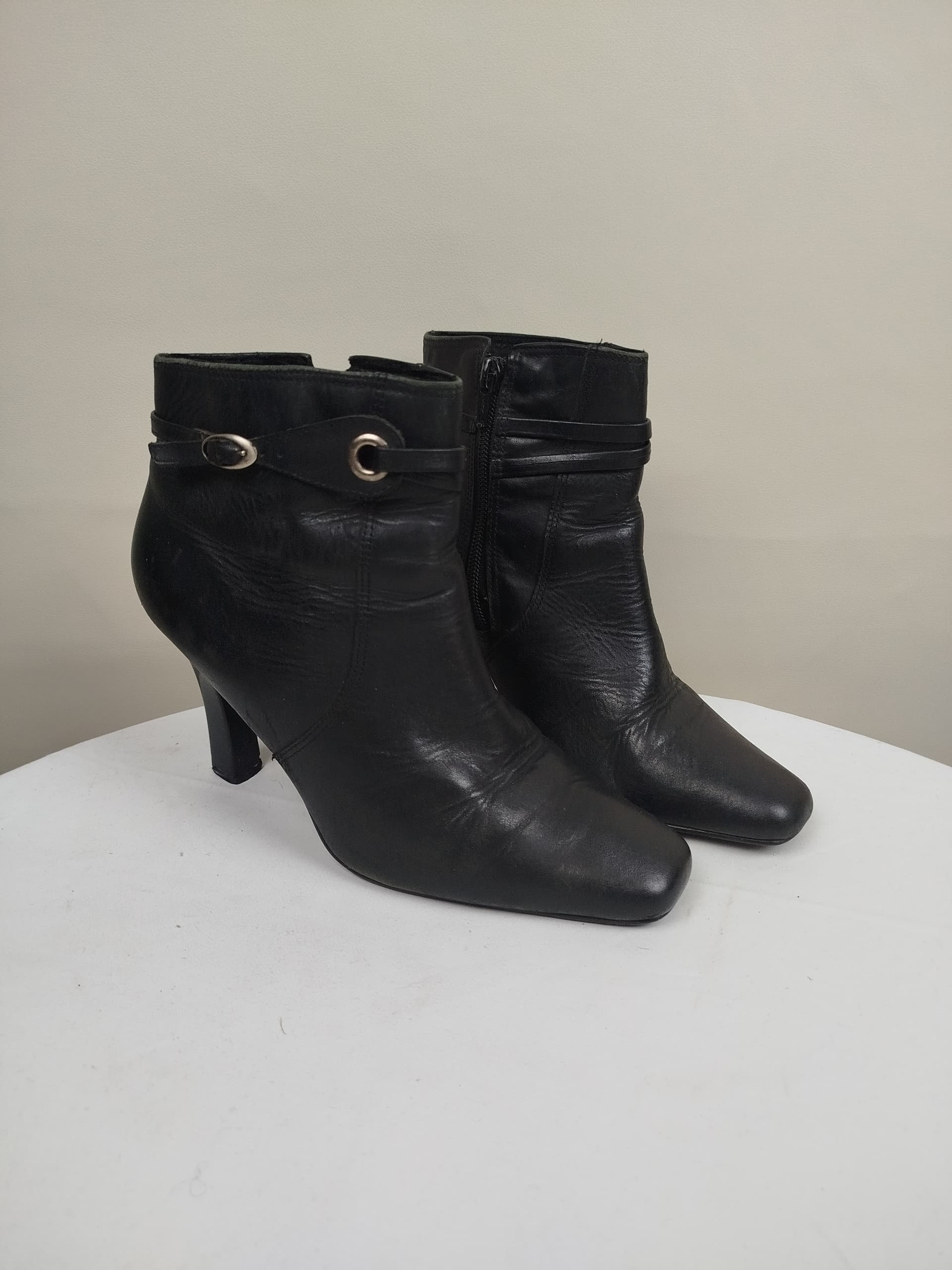 Zapato negro Via Uno