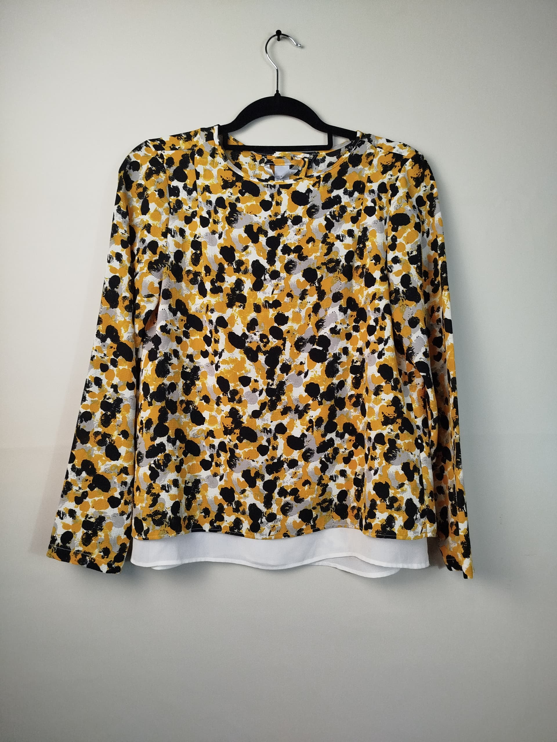 BLUSA DISEÑO ESPALDA ABIERTA CON FORRO