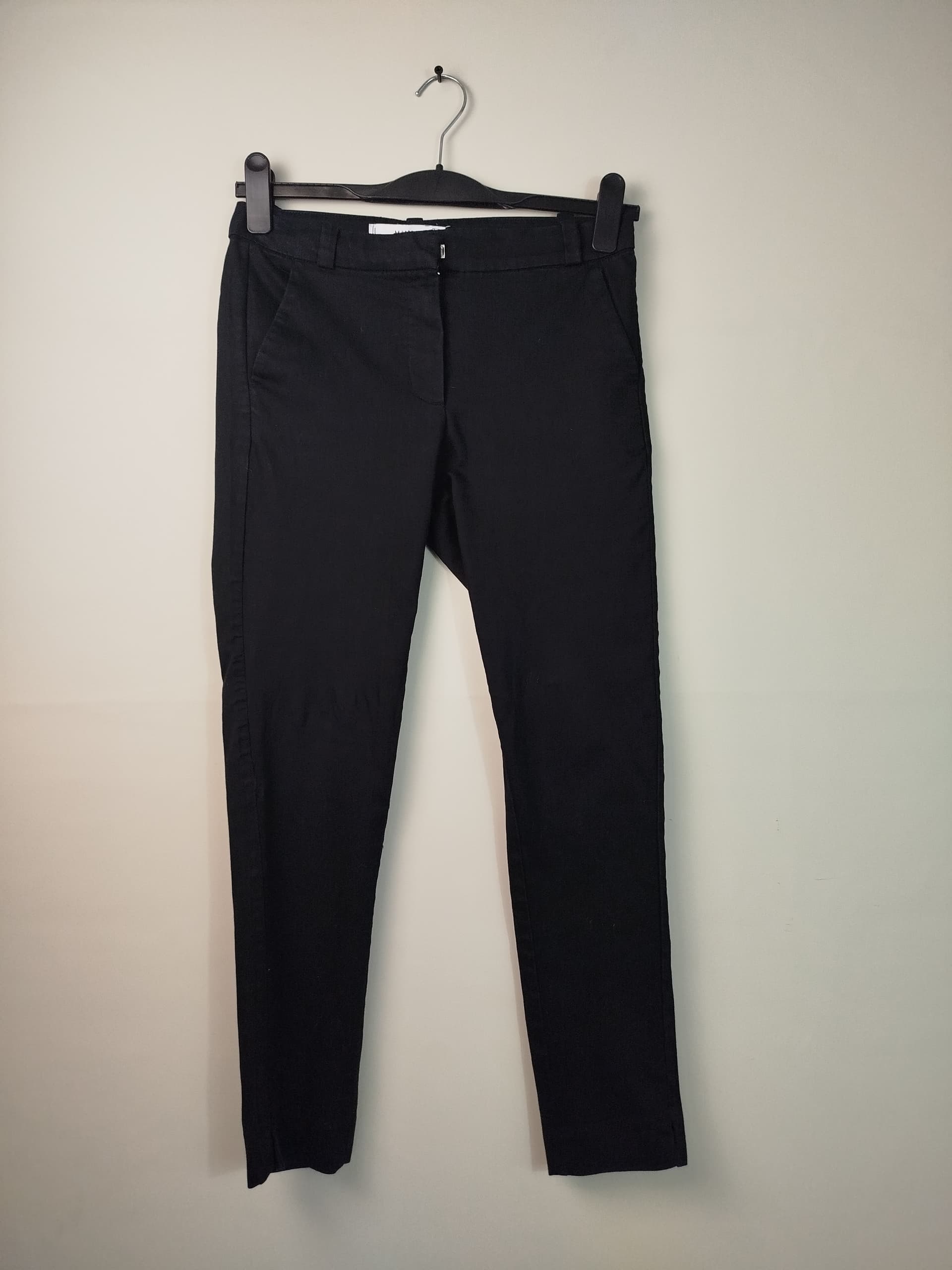Pantalón negro Mango